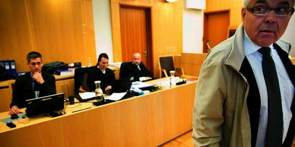 FORSVARER: En 24 år gammel mann fra Østfold er dømt til åtte års fengsel. Han støttet terrorgrupper, mener retten. – Min klient er skuffet og uenig, sier forsvareren Thomas Randby (framme på bildet).