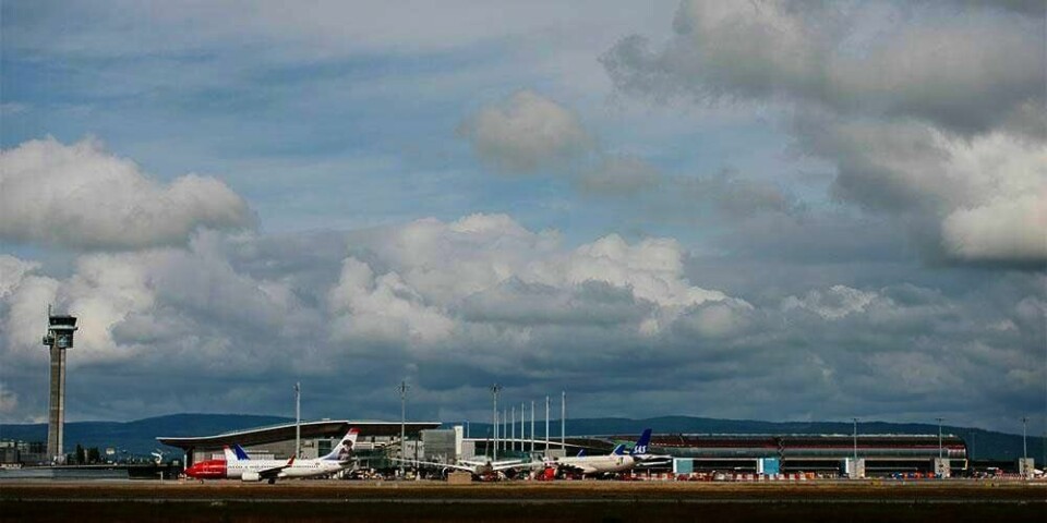 TATT:  Fire flyansatte fra selskapet Air Baltic ble tatt av politiet på Oslo lufthavn Gardermoen lørdag. De hadde drukket for mye alkohol og skulle fly 100 passasjerer til Kreta i Hellas. Flyet ble forsinket i fem timer.