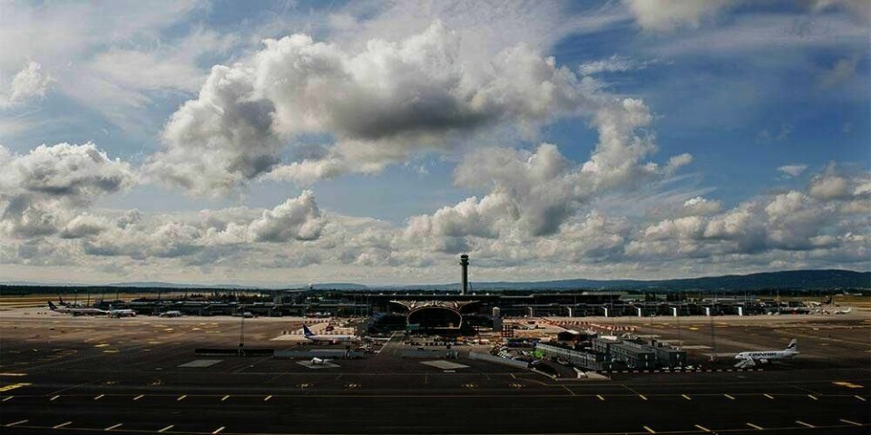 STOPPET:  Fire flyansatte ble stoppet på Oslo Lufthavn lørdag. De hadde drukket for mye alkohol. De skulle fly til Kreta like etter. Flyet ble forsinket i fem timer.