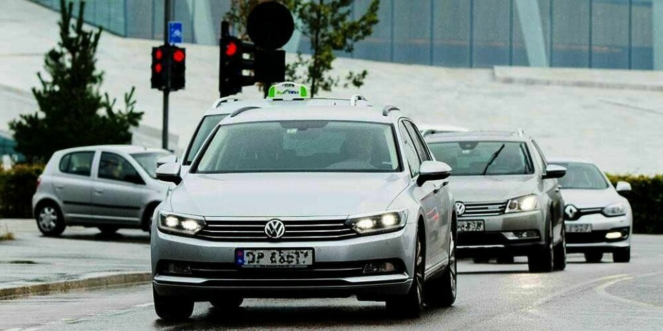 JUKS: Bilene til Volkswagen så ut til å slippe ut mindre skadelige stoffer enn de virkelig gjorde. Bilselskapet hadde jukset med et program i dieselbilene. Nå innrømmer selskapet at de har dummet seg ut. De kan få svære bøter.