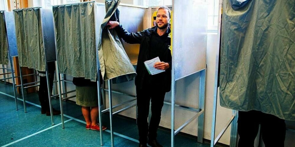 Partileder Audun Lysbakken i Sosialistisk Venstreparti (SV) stemte på Gamlebyen skole mandag ettermiddag. Valglokalene er åpne helt til klokka 21.