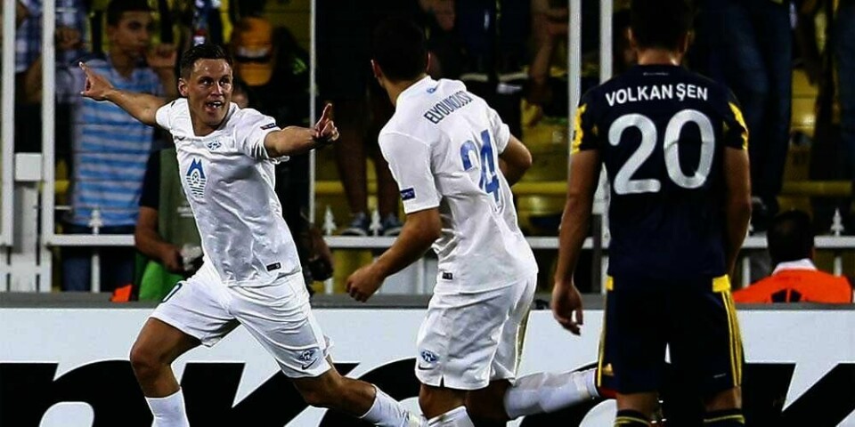 JUBEL: Molde slo den tyrkiske seriemesteren Fenerbahçe 3-1 torsdag i Istanbul. Her jubler Tommy Høiland etter å ha skåret.