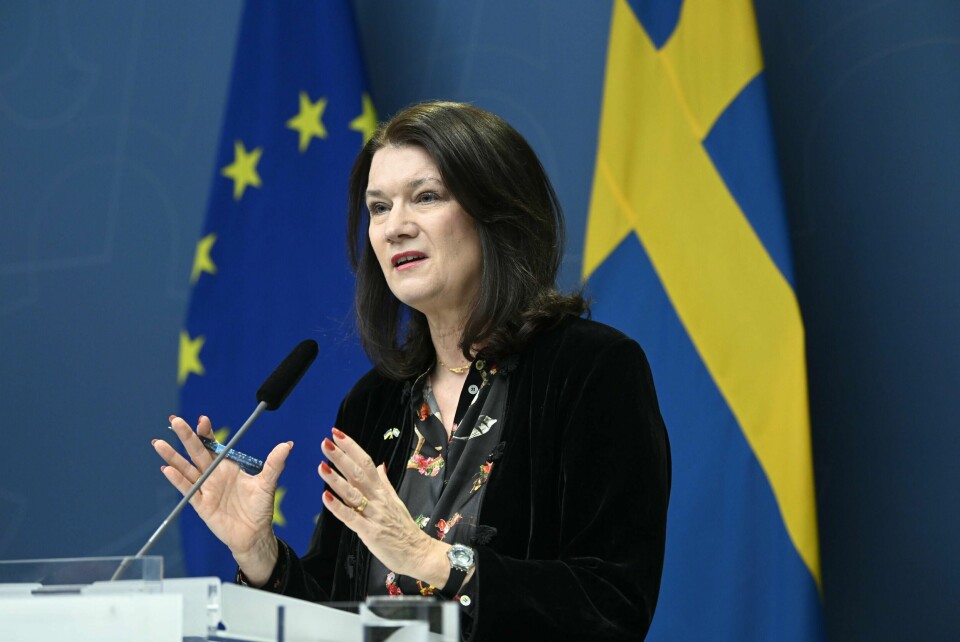 UTVISER: Ann Linde er utenriksminister i Sverige. Hun har bestemt at tre russiske diplomater må reise ut av landet. Bildet er av utenriksminister i Sverige Ann Linde på en pressekonferanse. Foto: Fredrik Sandberg / TT / NTB