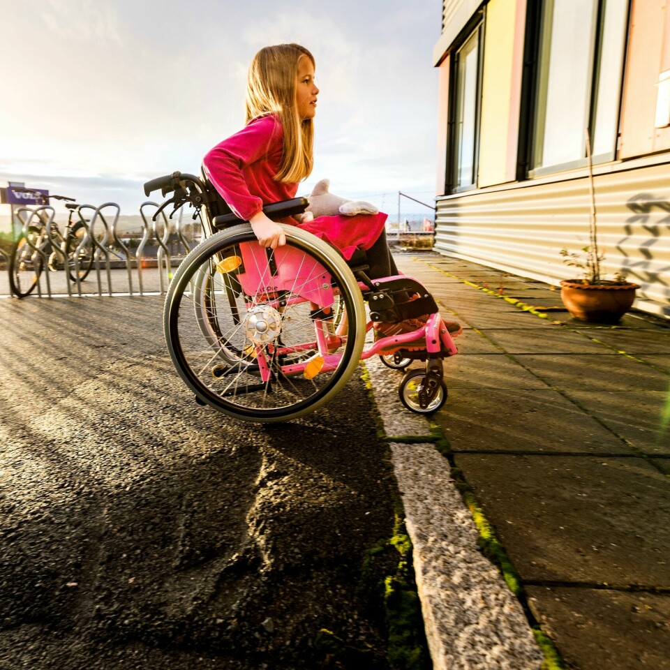 STØTTE: Regjeringen gir 14 millioner kroner til flere prosjekter for folk med funksjonshemning. Regjeringen har bevilget 14 millioner kroner i støtte til en rekke ulike prosjekter for universell utforming. Foto: Gorm Kallestad / NTB