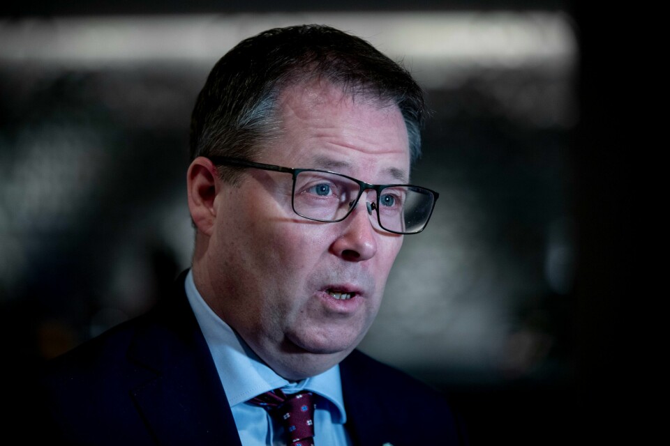 LENGER: Forsvarsminister Bjørn Arild Gram sier norske soldater kan bli værende lenger i Litauen enn det som har vært planen. Kommunal- og distriktsminister Bjørn Arild Gram (Sp) er glad for at den nye avtalen stiller krav om å reise miljøvennlig for ansatte i staten. Foto: Javad Parsa / NTB