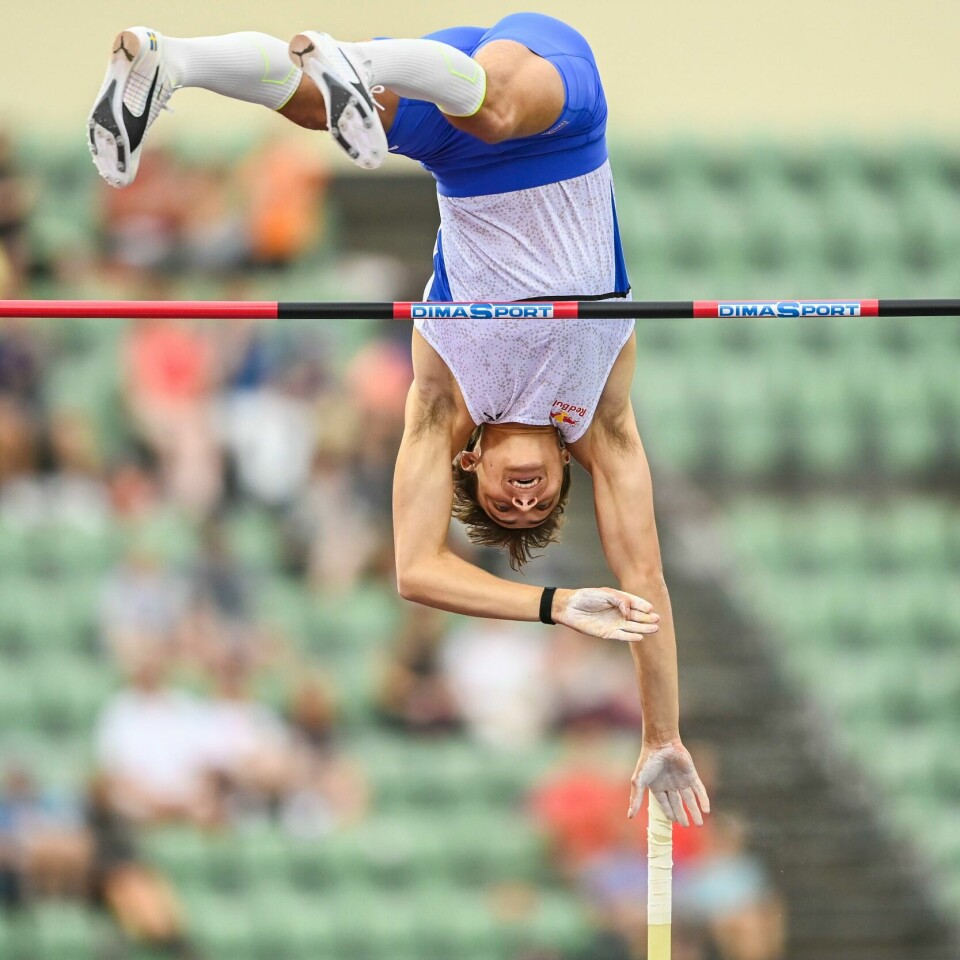 BISLETT: Armand Duplantis er blant dem et du kan se på Bislett stadion torsdag. Armand Duplantis satte stevnererkord i Bislett Games med 6,01. Foto: Annika Byrde / NTB