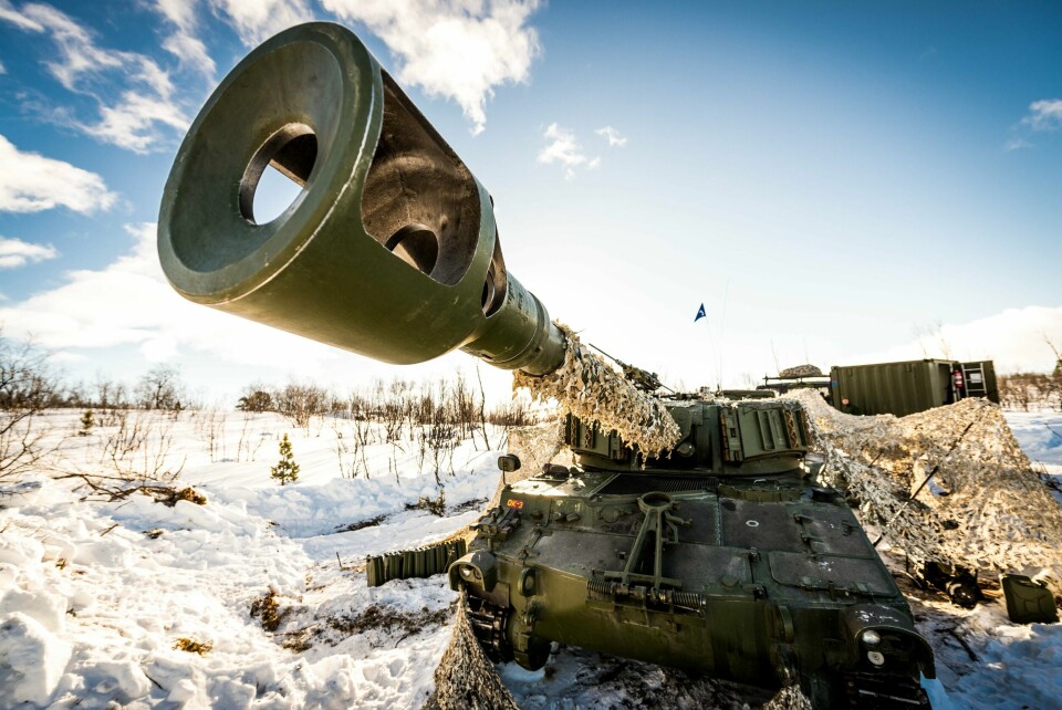 KANON: Norge har gitt kanoner av denne typen til Ukraina. Den heter M109. Bildet er av en M109 kanon under en øvelse i Finnmark i 2015. Foto: Ole-Sverre Haugli / Hæren / Forsvarets mediesenter / NTB