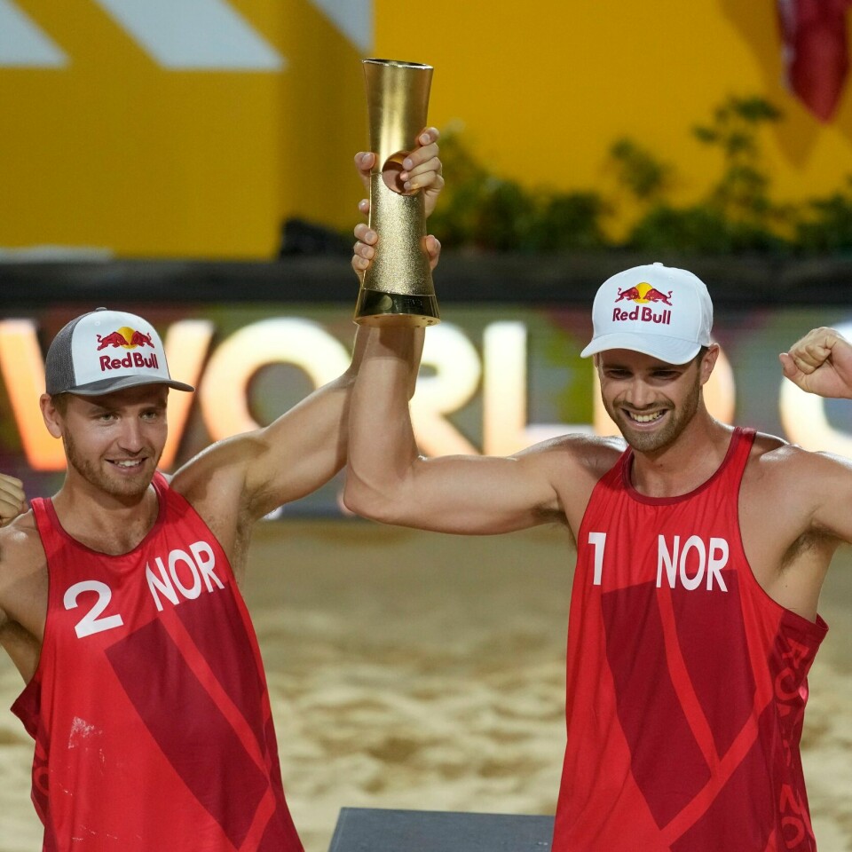 VERDENSMESTERE: Christian Sørum (til venstre) og Anders Mol jublet etter å ha blitt verdensmestere søndag. Christian Sørum (t.v.) og Anders Mol jublet for VM-seier søndag. Foto: Andrew Medichini / AP / NTB