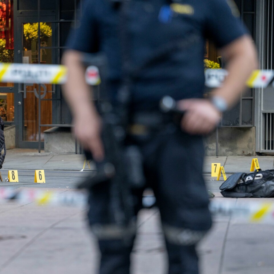 FRYKT: Det kan komme nye angrep fra islamistiske miljøer, tror PST. De ber folk om å følge med og komme med tips. To personer ble drept og 21 personer skadd lørdag. En mann skjøt mot folk ved utesteder i Oslo. Foto: To personer ble drept og 21 personer skadd da en mann løsnet skudd mot utesteder i 1.15-tiden lørdag på utsiden av London pub i sentrum av Oslo.Foto: Javad Parsa / NTB