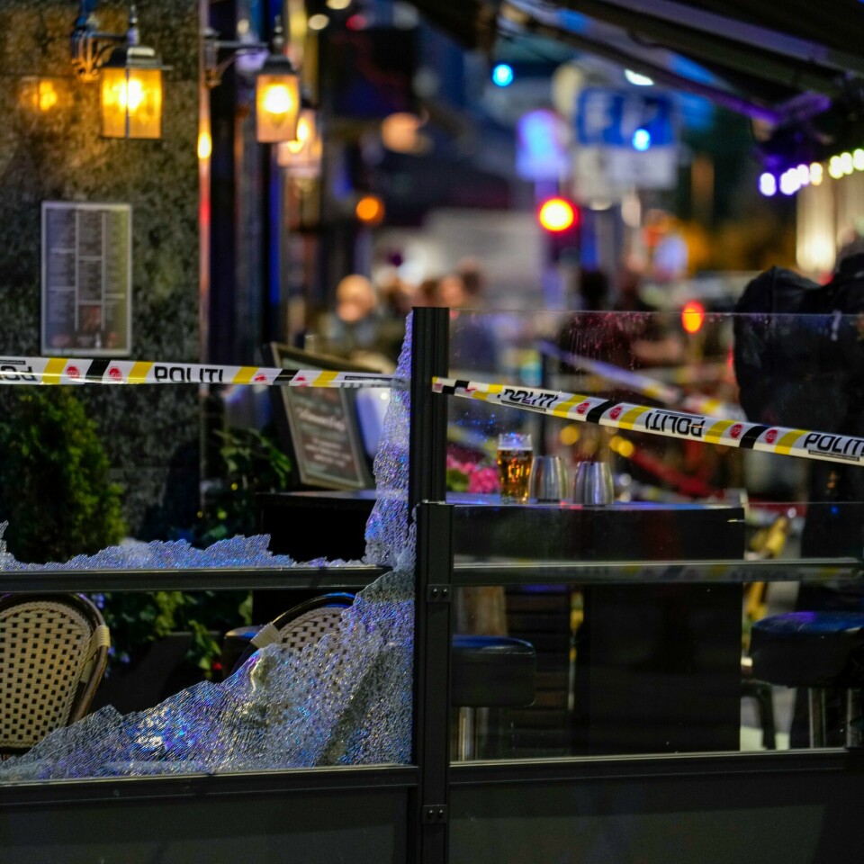 ANGREP: En mann skjøt mot to utesteder i natt til lørdag. Minst to mennesker ble drept. Foto: Javad Parsa / NTB En person er pågrepet etter at to personer ble drept og mange skadd i Oslo natt til lørdag. Politiet sier alt tyder på at det er snakk om en gjerningsperson. Foto: Javad Parsa / NTB