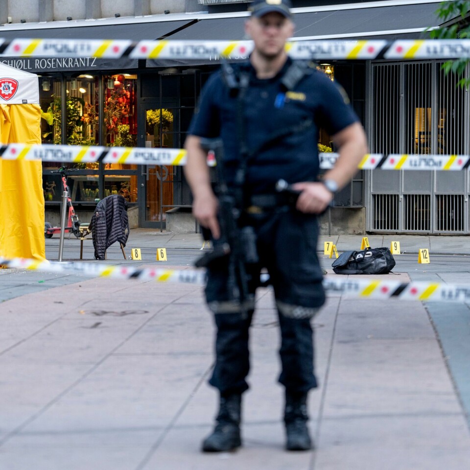 UTRYGT: Politiet kan ikke garantere for at det er trygt på gatene i Oslo. Derfor vil de at støtte-markeringen for Pride blir avlyst. To personer ble drept og 21 personer skadd da en mann løsnet skudd mot utesteder i 1.15-tiden på utsiden av London pub i sentrum av Oslo lørdag. Foto: Javad Parsa / NTB