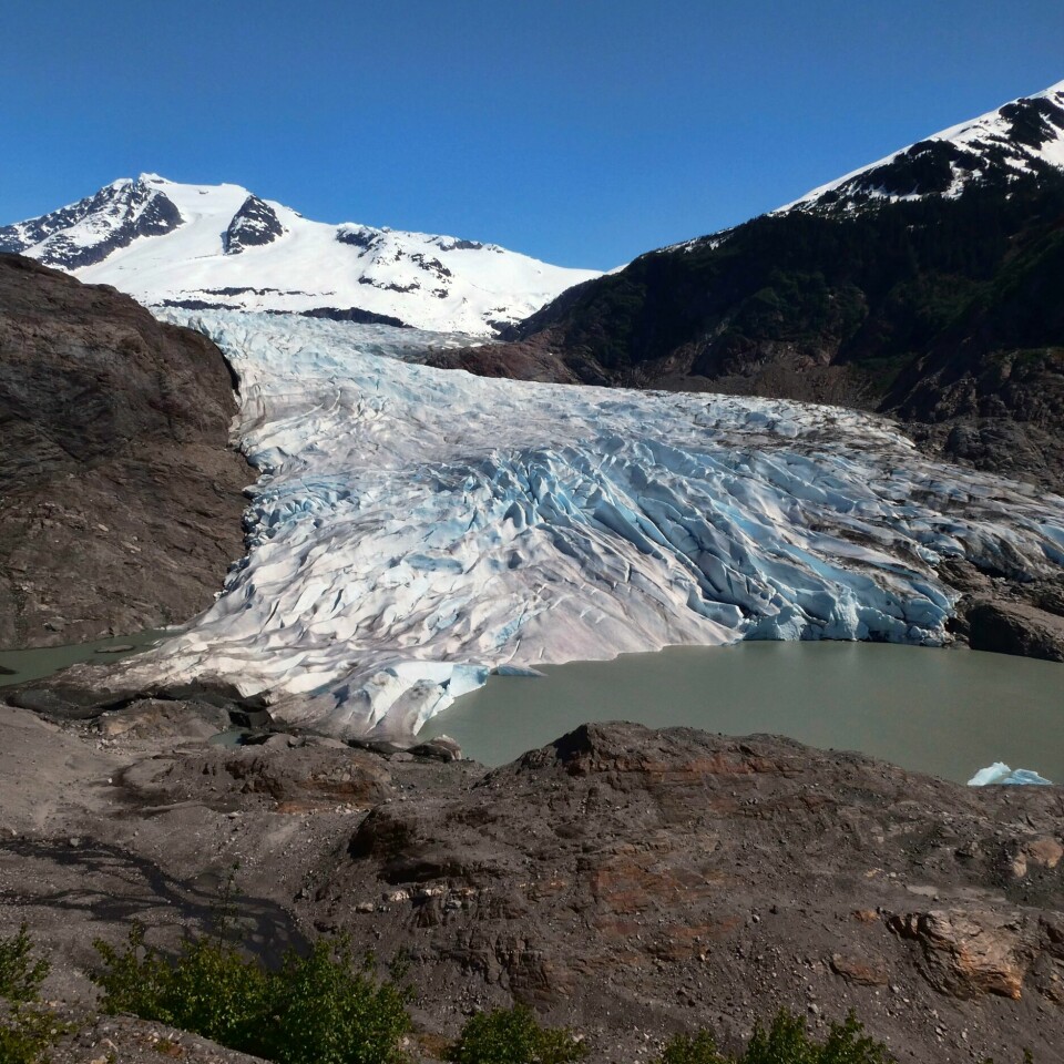 KLIMA: Innen 2100 kan halvparten av verdens isbreer være historie, viser ny forskning. Arkivfoto fra Alaska, USA. Selv hvis 1,5 gradersmålet i Parisavtalen nås, kan halvparten av verdens isbreer være historie innen slutten av århundret, viser ny forskning. Arkivfoto fra Alaska, USA: Becky Bohrer / AP / NTB