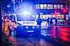 Bildet viser en politibil i Oslo sentrum. De siste månedene og årene har det vært flere skytinger på åpen gate i Oslo. Natt til søndag ble to personer skadd. Det ble avfyrt skudd ved Nationaltheatret i Oslo sentrum.