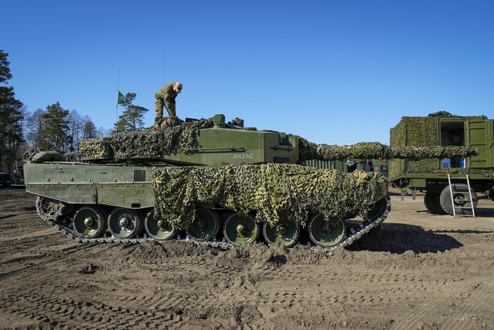 KRIG: Ukraina skal få tanks fra flere europeiske land. De skal hjelpe Ukraina. Ukraina ønsker seg moderne stridsvogner fra vestlige allierte, men Tyskland har foreløpig ikke gitt grønt lys til dette. Leopard-stridsvognen på bildet er norsk og er utplassert som en del av Nato-styrken i Litauen. Arkivfoto: Lise Åserud / NTB