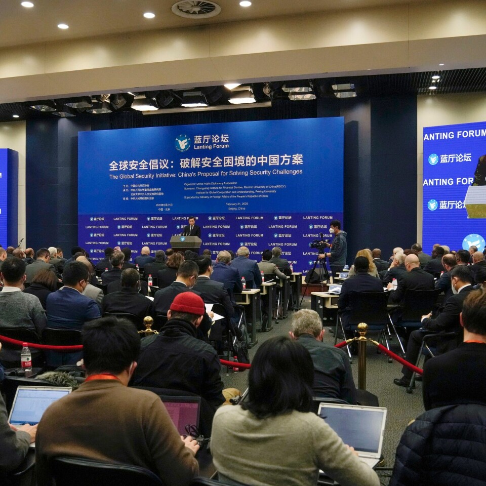 KINA: Kinas utenriksminister Qin Gang sto på talerstolen tirsdag. Han snakket om global sikkerhet. Bildet viser Kinas utenriksminister Qin Gang som sto på talerstolen tirsdag. Han snakket om global sikkerhet.