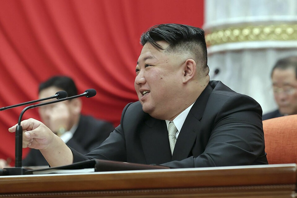 ENDRE: Kim Jong-un sier landet må gjøre store endringer i landbruket i landet. Og at det må skje i løpet av de neste årene. Nord-Koreas leder Kim Jong-un oppfordrer til en grunnleggende transformering av landbruket i landet. Foto: KCNA via AP / NTB