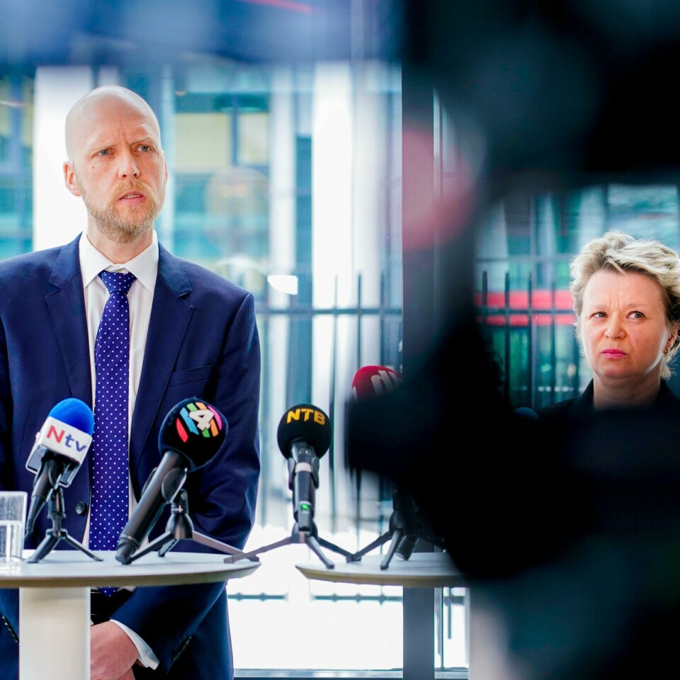 Terje Nedrebø Michelsen og Kathrine Thonstad jobber for sikkerhets-politiet (PST). Torsdag snakket de om Syria-søstrene. Terje Nedrebø Michelsen og Kathrine Thonstad i Politiets sikkerhetstjeneste (PST) orienterer torsdag pressen om de to terrorsiktede søstrene som er hentet til Norge fra Syria. Foto: Gorm Kallestad / NTB