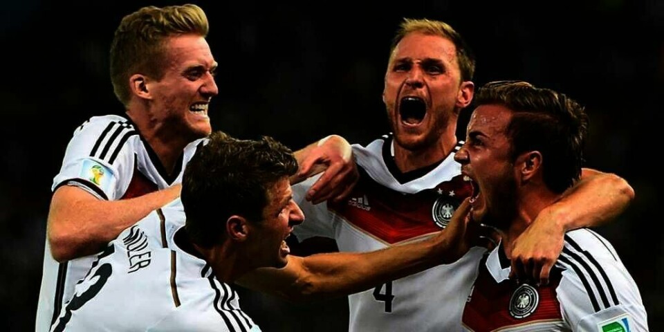Det tyske laget feirer skåringen til Mario Götze (til høyre). Det målet sikret Tyskland gull i finalen mot Argentina i VM. Kampen var søndag.