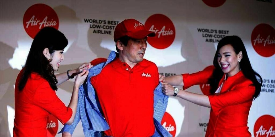 SØTE: AirAsia avslører nye uniformer under en pressekonferanse i Tokyo i Japan 1. juni. Nå skal flyselskapet konkurrere med Norwegian om flyplassasjerer til Asia.