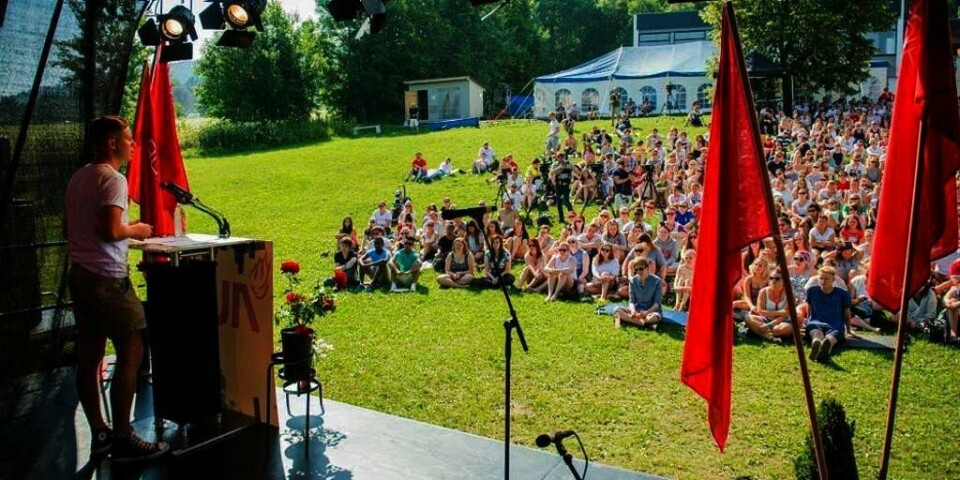 SOMMERLEIR: 800 AUF-ere er samlet til sommerleir på Gulsrud. Fredag drar en stor del av dem til Utøya. Der skal det være en minnemarkering.