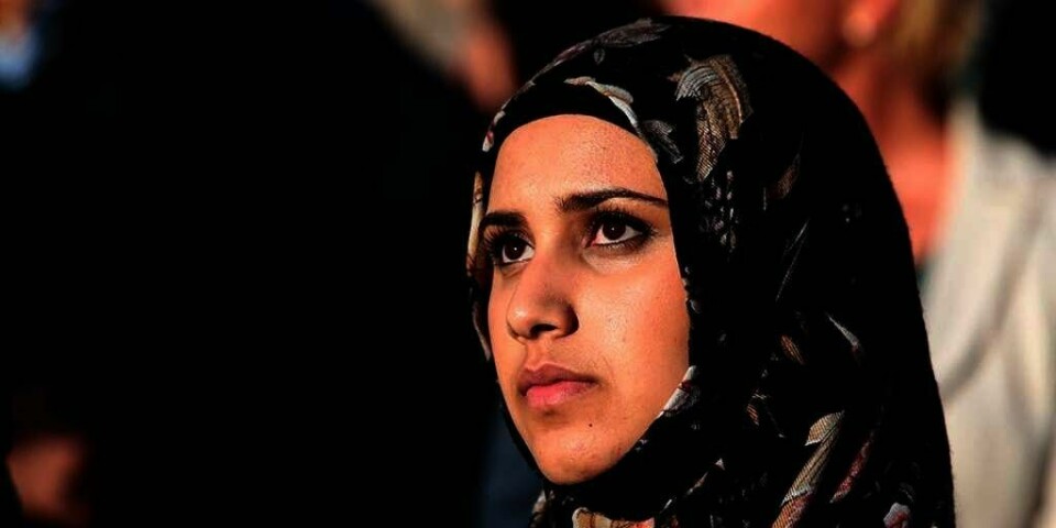 TRUET: Noen skrev truende meldinger til Faten Mahdi Al-Hussaini. 19-åringen arrangerte demonstrasjonen mot de ekstreme i islam mandag.