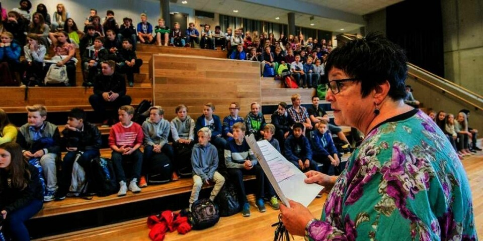 STENGES?:Rosenborg ungdomsskole i Trondheim stenges torsdag. Det er hvis flere lærere tas ut i streik. Her ønsker rektor Mette Winsnes Råberg elever fra 8. trinn velkommen mandag.