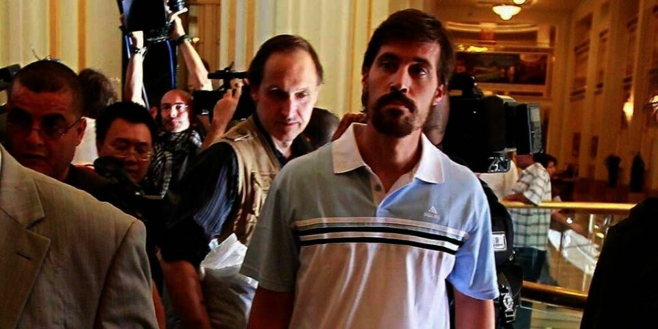DREPT:USA forsøkte å redde den amerikanske journalisten James Foley. De klarte det ikke. Tirsdag la Den islamske staten ut en video som viser at IS halshogde Foley. Her er Foley etter at han ble reddet ut av Libya.
