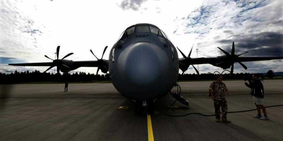 BIDRAR:Mange nordmenn mener Norge bør hjelpe til militært mot Den islamske staten. Her er et norsk Hercules-fly som skal til Irak med nødhjelp.