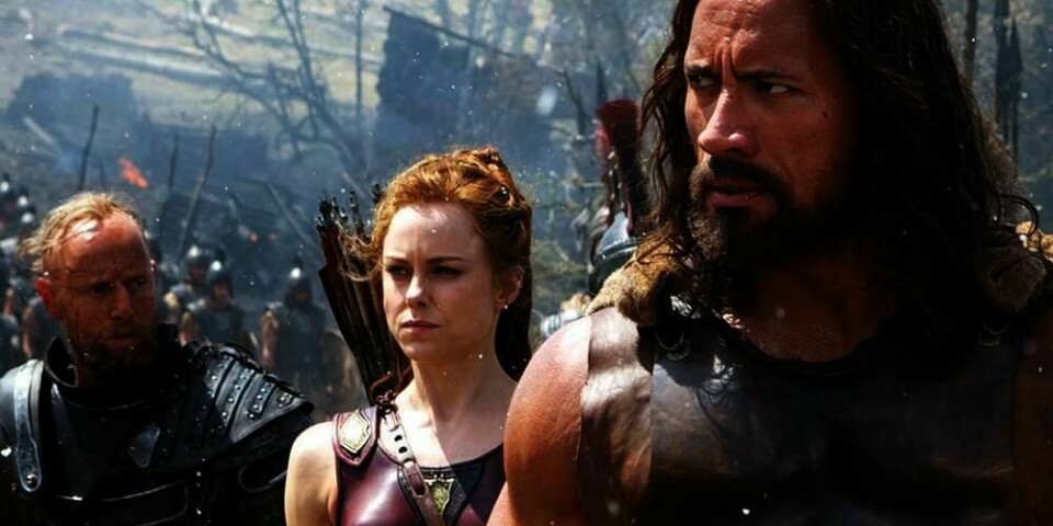 SKRYT: Dwayne Johnson (til høyre) spilte i filmen «Hercules» med nordmennene Aksel Hennie og Ingrid Bolsø Berdal. Han skryter av kollegene.