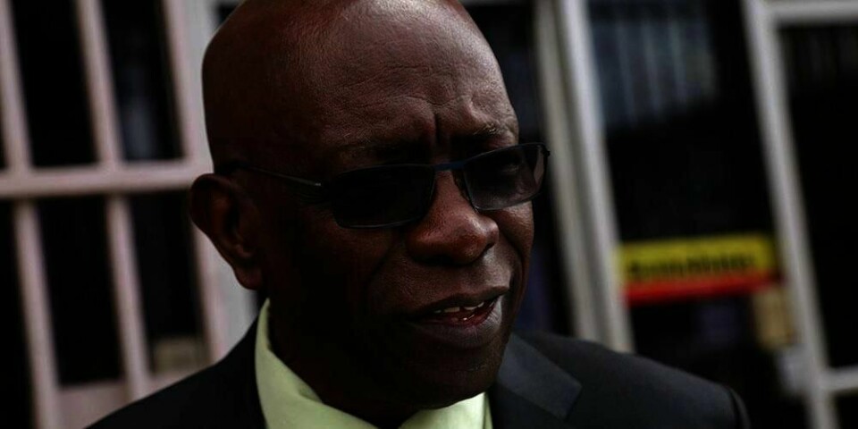 ETTERLYST: Det internasjonale politiet Interpol etterlyser fotballtoppene Jack Warner (bildet) og Nicolas Leoz. De vil også ha fire andre som tidligere jobbet i Det internasjonale fotballforbundet (FIFA). De er mistenkt for svindel og for å ha tatt imot penger i det skjulte.