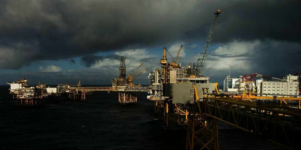 VANSKELIG: Ansatte som jobber i oljebransjen har det vanskelig. Nå skal enda et selskap be folk om å slutte. Denne gangen er det selskapet National Oilwell Varco Norway. De leverer utstyr og tjenester til oljeselskaper på land og på havet. Bildet er fra oljefeltet Ekofisk i Nordsjøen.