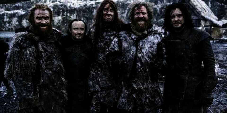 STJERNER: I midten står to av gutta fra bandet Mastodon. De ble invitert til å spille noen av villfolkene i TV-serien Game of Thrones. Til venstre står den norske skuespilleren Kristofer Hivju.