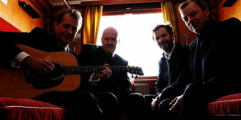 SIGNERING: deLillos vil spille inn personlige hilsener i stedet for å signere autografer på albumet sitt.