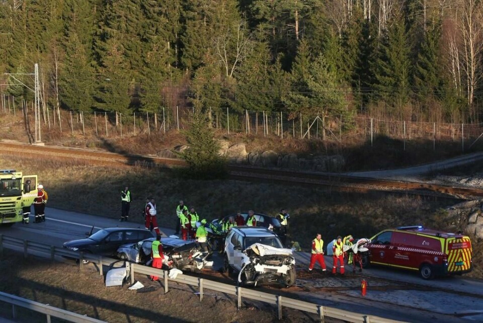 ULYKKE: To personer er kritisk skadd etter en kjedekollisjon. Den skjedde ved Vestby.