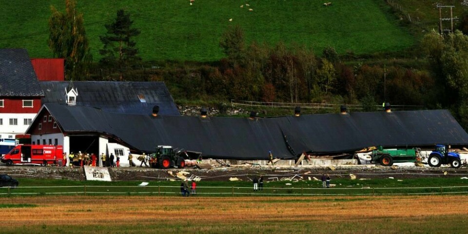 En mann er savnet etter en eksplosjon i et grisefjøs på Frya i Sør-Fron i Oppland.