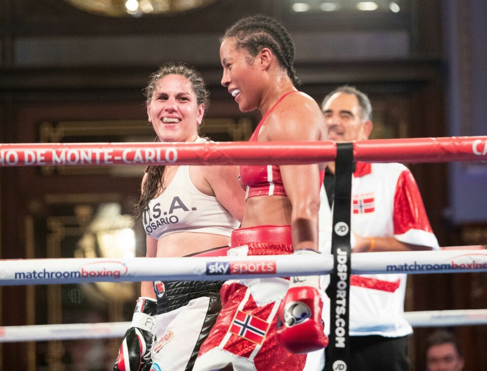 VINNER: Cecilia Brækhus vant mot argentinske Victoria Bustos. Det er hennes siste kamp til nå. Bildet viser bokseren Cecilia Brækhus etter seieren mot Victoria Bustos.