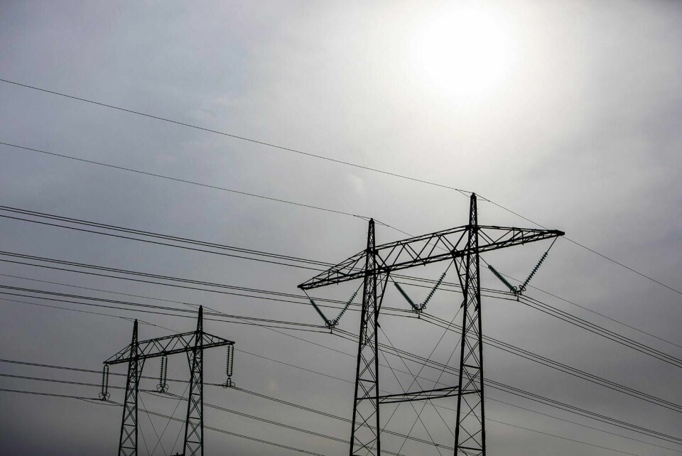 BILLIGERE: Strøm koster mindre i år enn i fjor. Prisen i januar i år er halvparten av fjorårets strømpris.