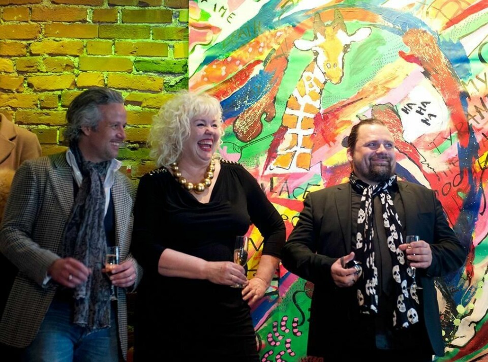 FØR: Ari Behn (til venstre), Unni Askeland og Per Heimly åpnet en utstilling sammen i 2013. Nå skal Askeland og Heimly holde en utstilling til sammen. Det er til minne om vennen Ari.