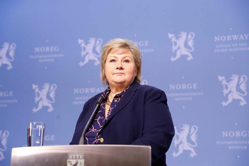 FORTSETTER: Statsminister Erna Solberg sier at regjeringen fortsetter uten Fremskrittspartiet.