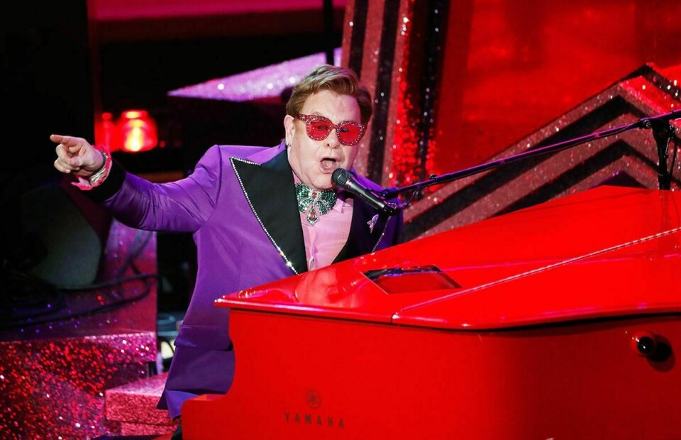 SYK: Elton John er syk med lungebetennelse. Men han avlyser ikke konserter av den grunn.