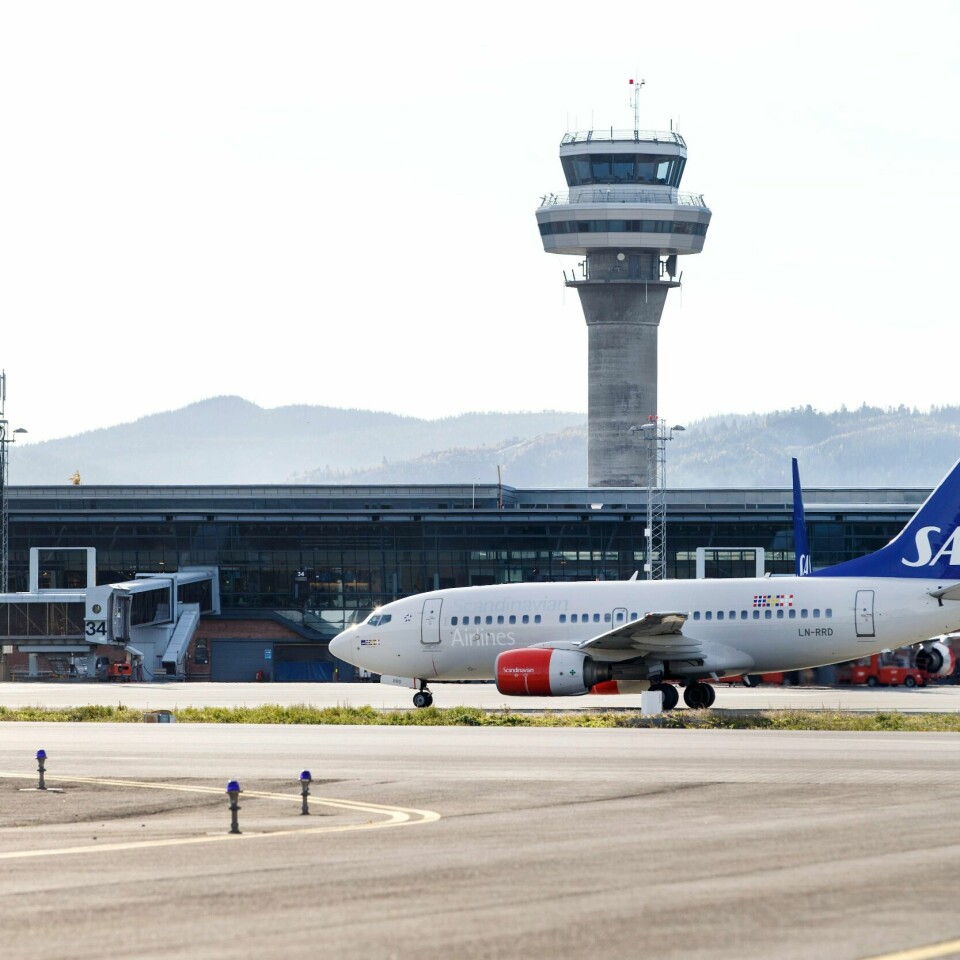 STÅR: Flyene fra SAS og andre selskaper får ikke lette nord for Røros. Det skyldes tekniske problemer. Værnes lufthavn utenfor Trondheim er en av flyplassene som rammes.