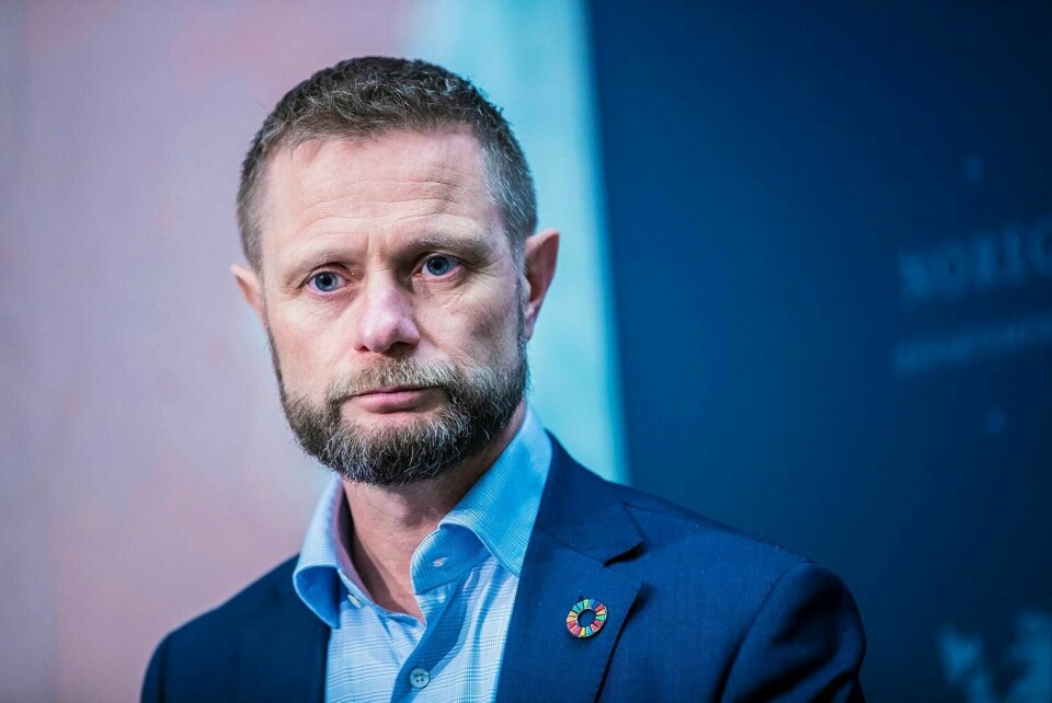 RÅD: Helseminister Bent Høie ber folk om å vaske seg godt på hendene. Slik kan vi unngå smitte.