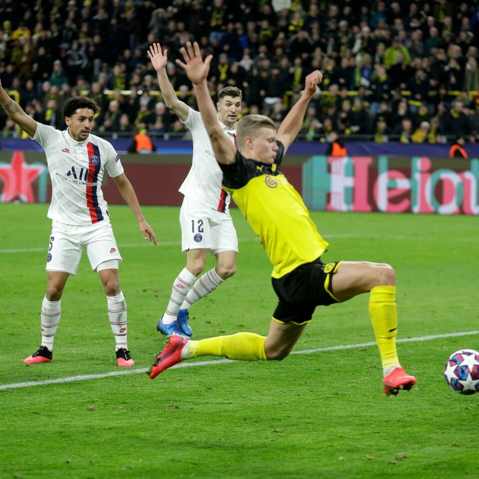 TO: Erling Braut Haaland scoret to mål i fotball-kampen mellom Borussia Dortmund og Paris Saint Germain. Dortmund vant 2-1.