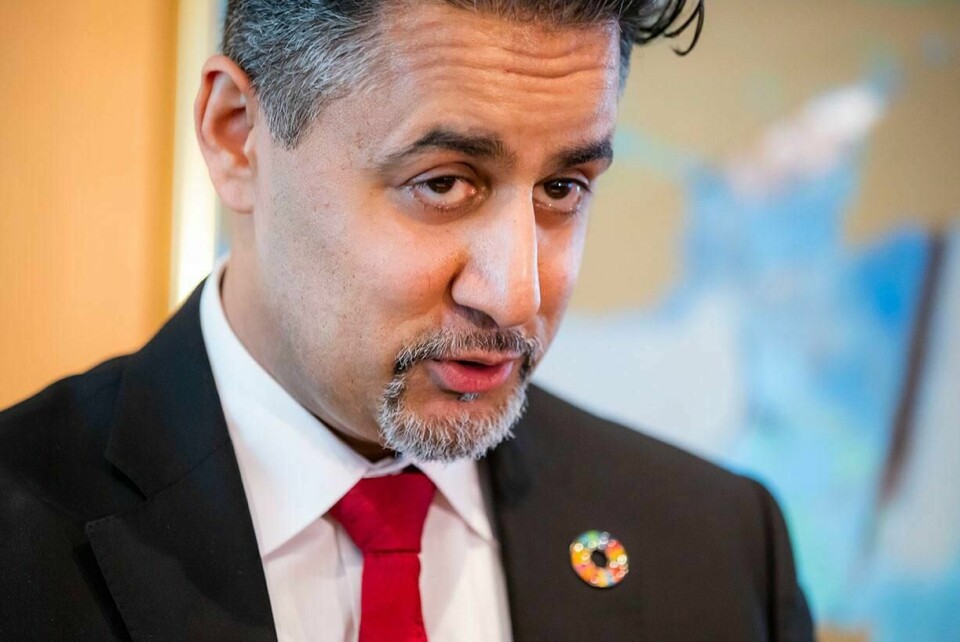 FORNØYD: Idrettsminister Abid Raja er glad for at Lillesand IL endrer mening.