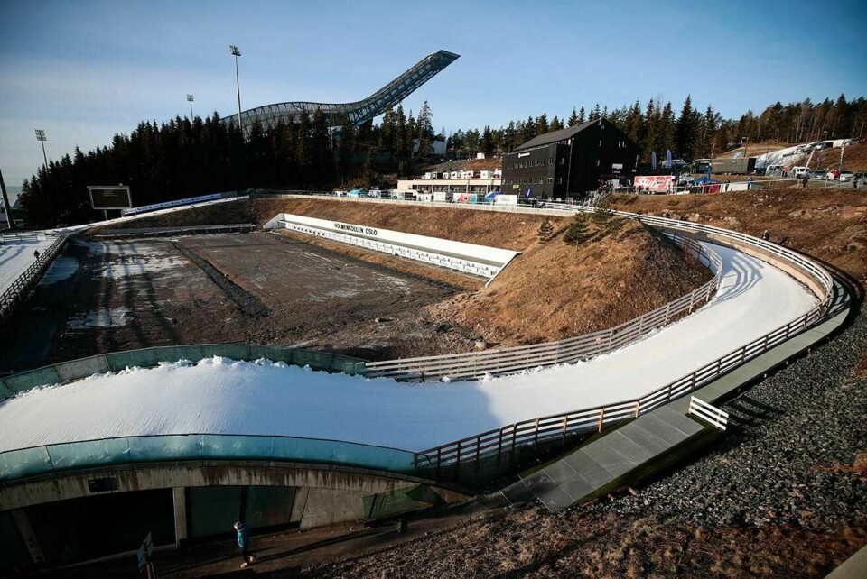 AVLYST?: Holmenkollen arrangerer verdenscup i hopp, langrenn og kombinert til helgen. Helsedirektoratet vurderer om det blir noe av.