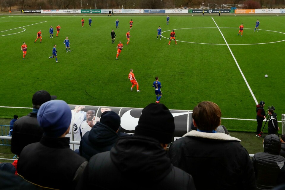 AKTIVE: Fotball-lagene Energetik-BGU og Bate Borisov spilte kamp på torsdag. De spiller i ligaen i Hviterussland. Landet er det eneste hvor det fortsatt spilles toppfotball i Europa.