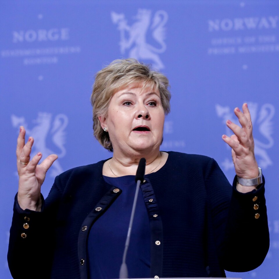 ALVOR: Statsminister Erna Solberg sier situasjonen er alvorlig. De vurderer sterkere tiltak for å bremse korona-smitten i Norge.