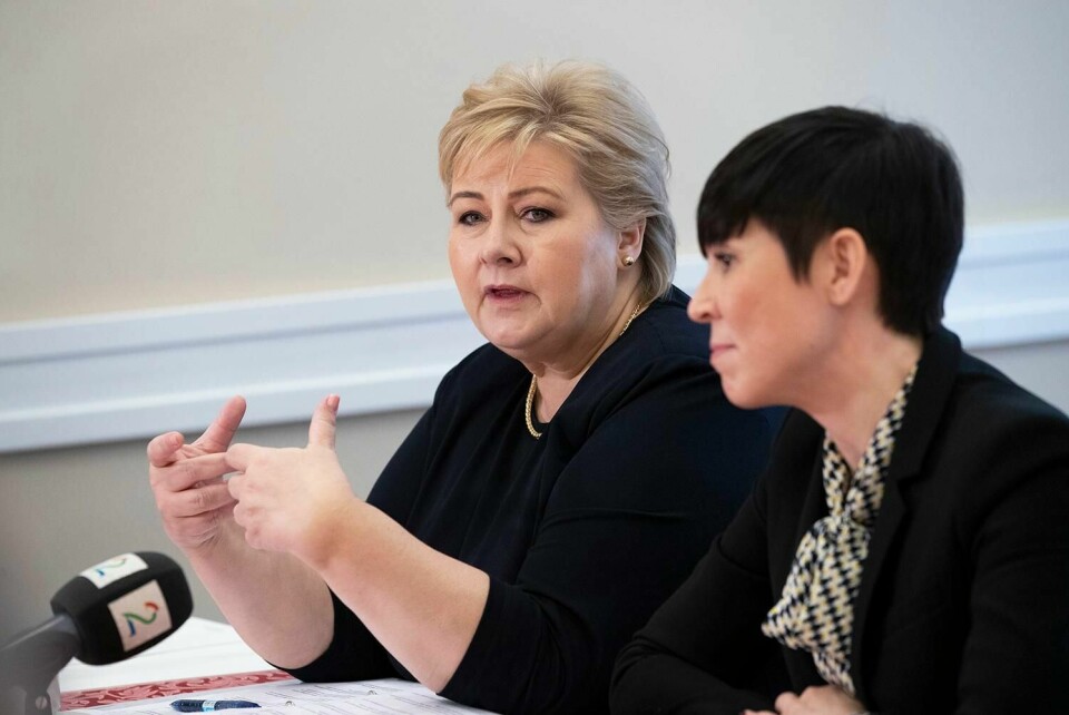 REGLER: Statsminister Erna Solberg og utenriksminister Ina Eriksen Søreide ber folk om ikke reise til utlandet.
