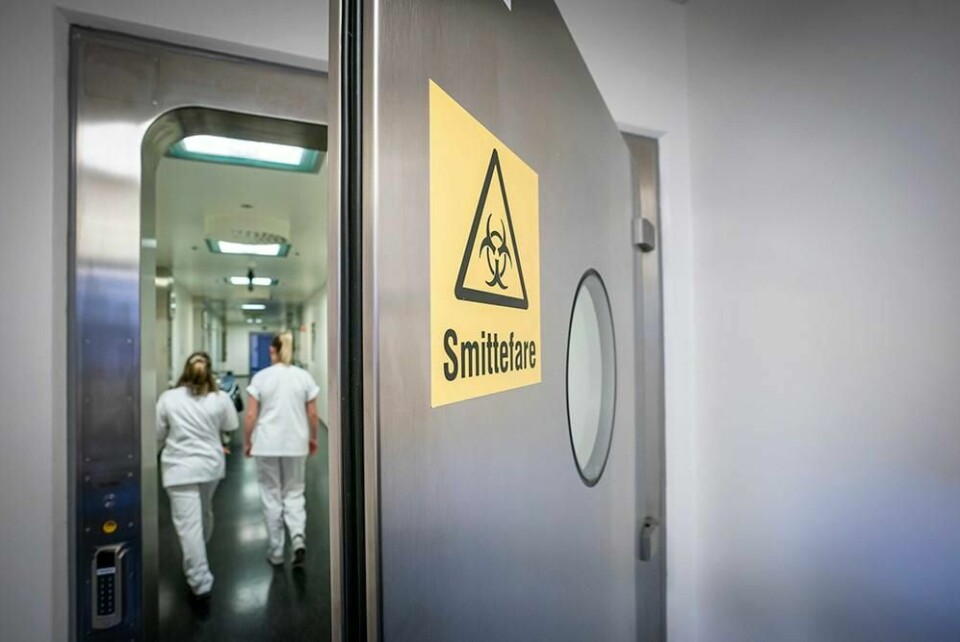 KARANTENE: Tester for korona gir ikke sikre svar før du har symptomer. Derfor må hundrevis av ansatte i helsevesenet trolig bli i karantene i 14 dager.