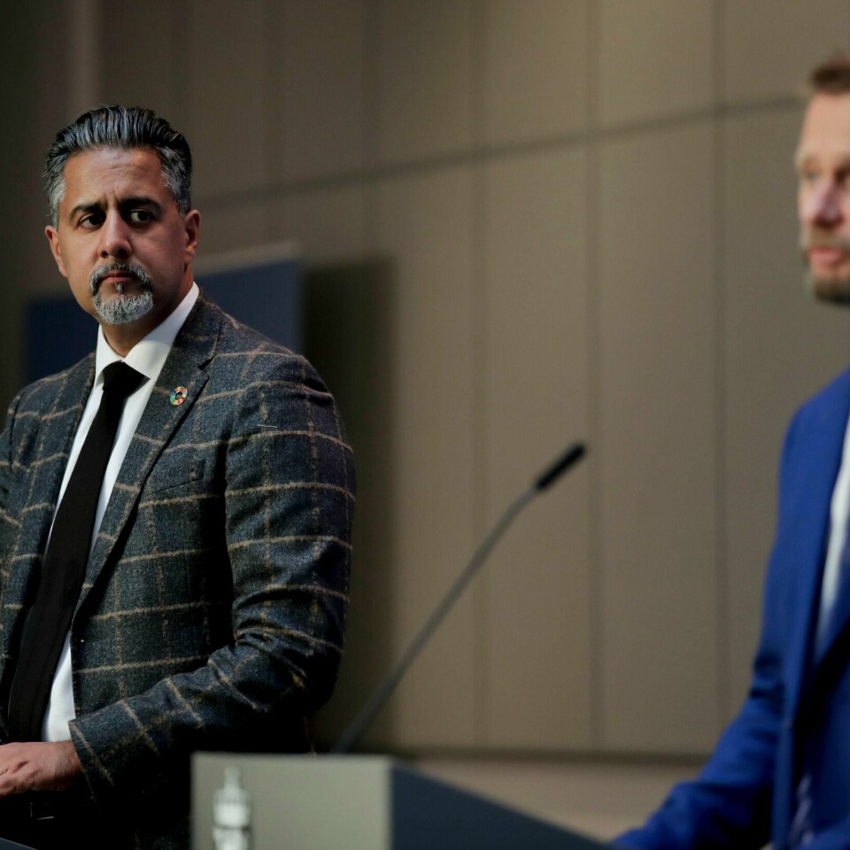 NYTT: Abid Raja og Bent Høie skal si hva som er siste nytt fra regjeringen om korona.